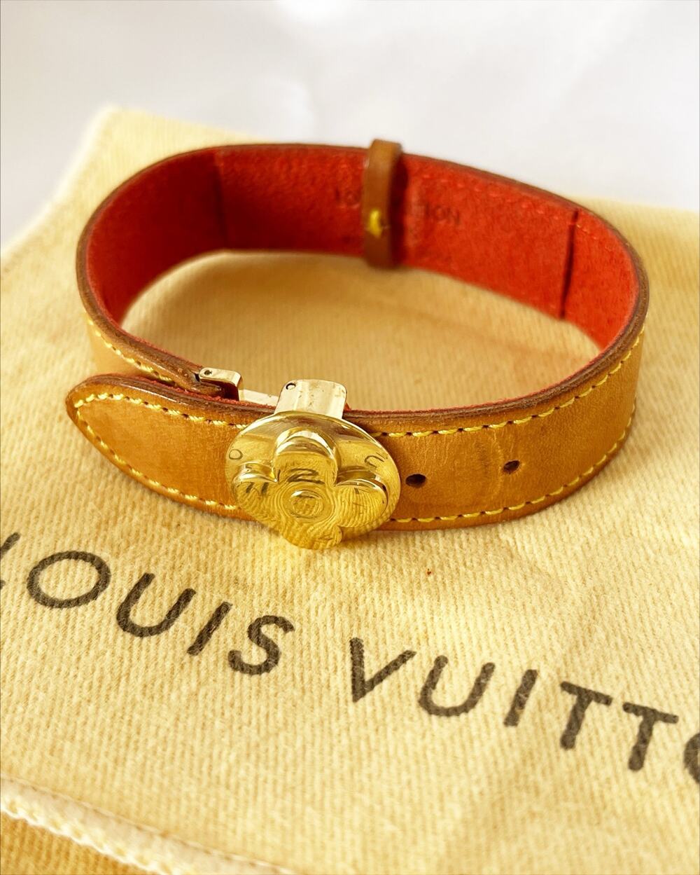 LOUIS VUITTON Leather Good Luck Bracelet Tan Vachetta Gold Tone Flower Clasp